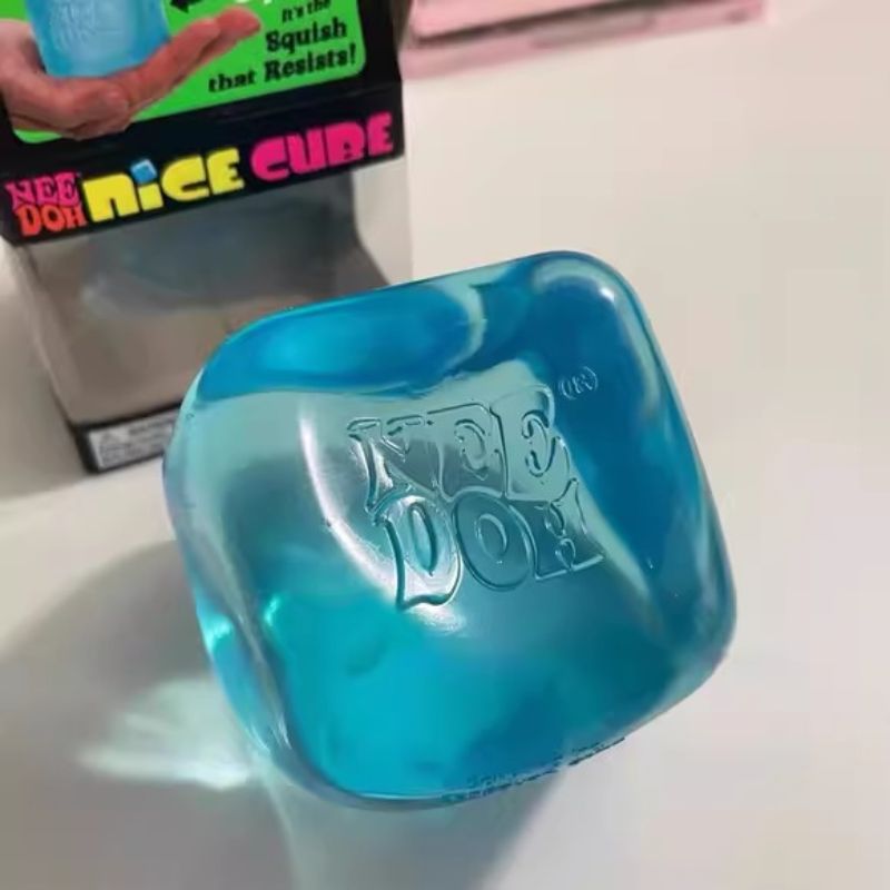 Needoh Nice Cube 感覚ストレス解消器 不安のためのフィジェットツール