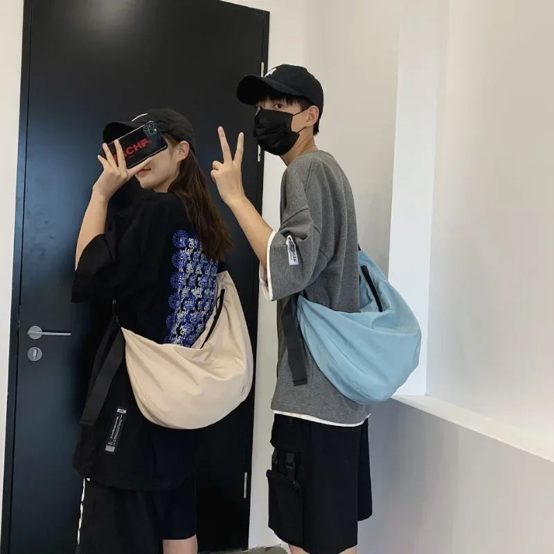 クロスボディバッグ男性無地大容量ホーボスユニセックス原宿和風ナイロン防水旅行ショルダージッパー財布