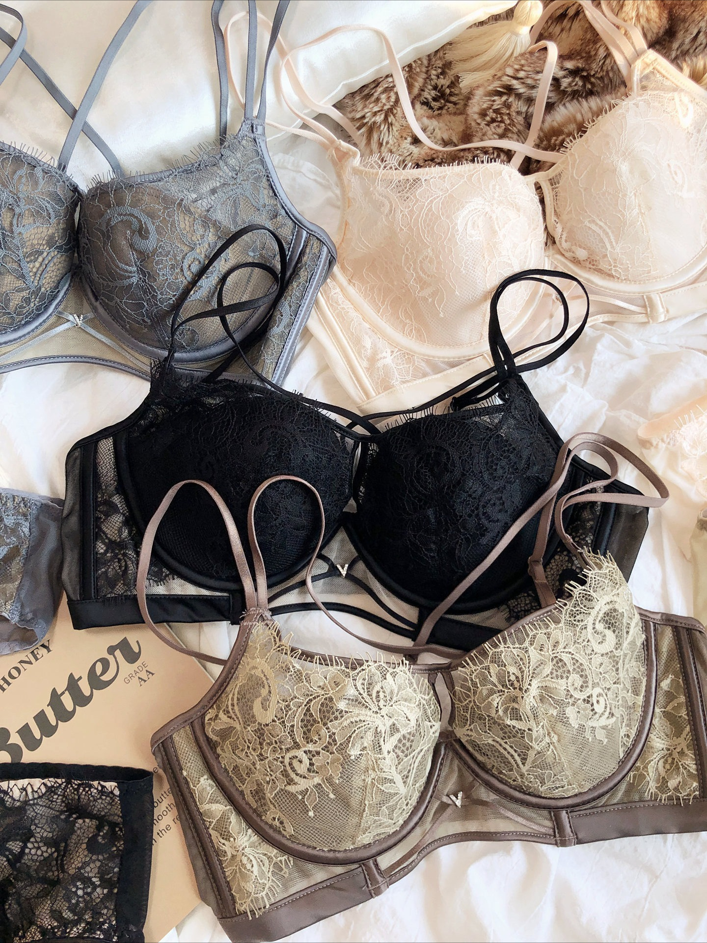Sexy Hollow Bra Fashion Lace Flowers Embroidery Women Underwear Set French Push Up Brassiere Adjustable Plus Size Lingerie Sets