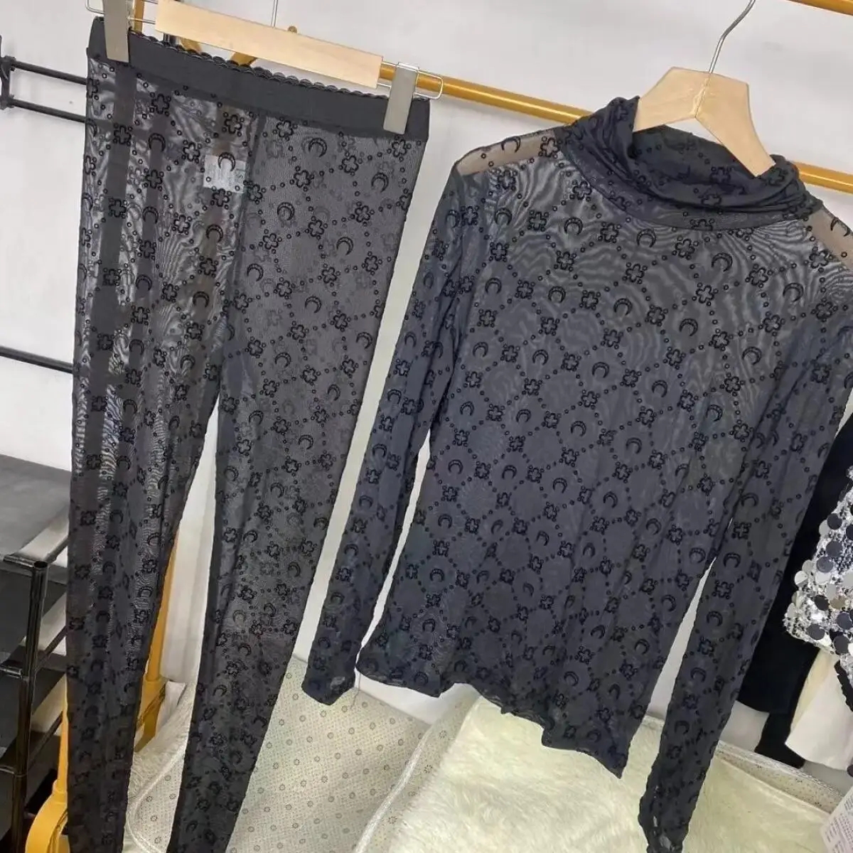 韓国ツーピースセット女性レトロファッション長袖ムーンベルベットプリントベースシャツパンツセット薄型視点スパイシーガールセクシー
