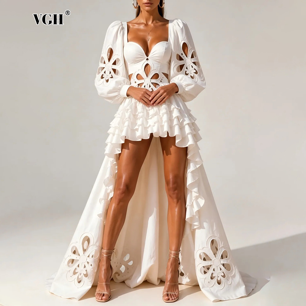 VGH ファッションスタイルホワイトカットアウトフローラルアクセントガウン女性のためのスクエアカラーパフスリーブ非対称トレインスカートビーチ駆け落ち用