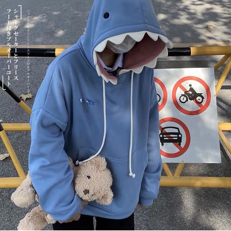 サメの帽子のセーターの男性と女性の秋と冬の新しいカップルとベルベットの緩い学生面白いデザインのトップコート