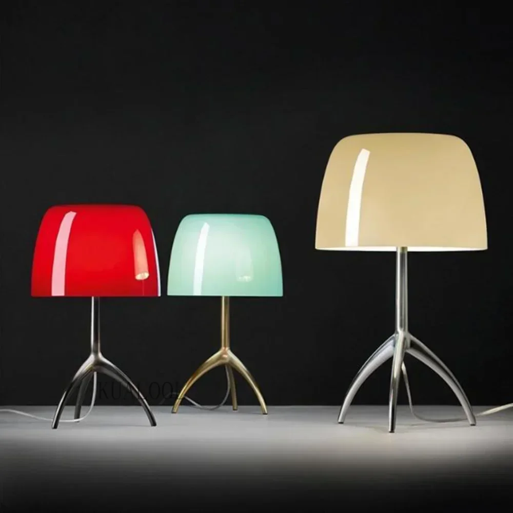 北欧モダンなカラフルなガラスランプシェード 3 本脚 LED デスクランプ研究寝室リビングルームに適しています