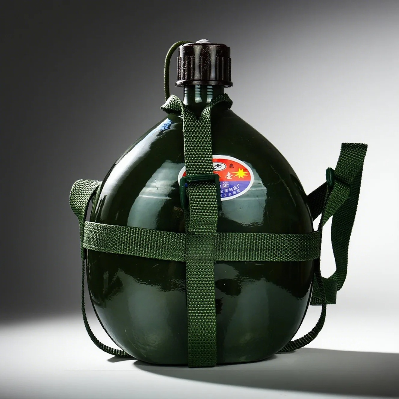 アルミ軍用水ボトル落下耐性耐久性のあるオールドスタイル大容量フラット水ボトル屋外ハイキングキャリー 1-2.5L