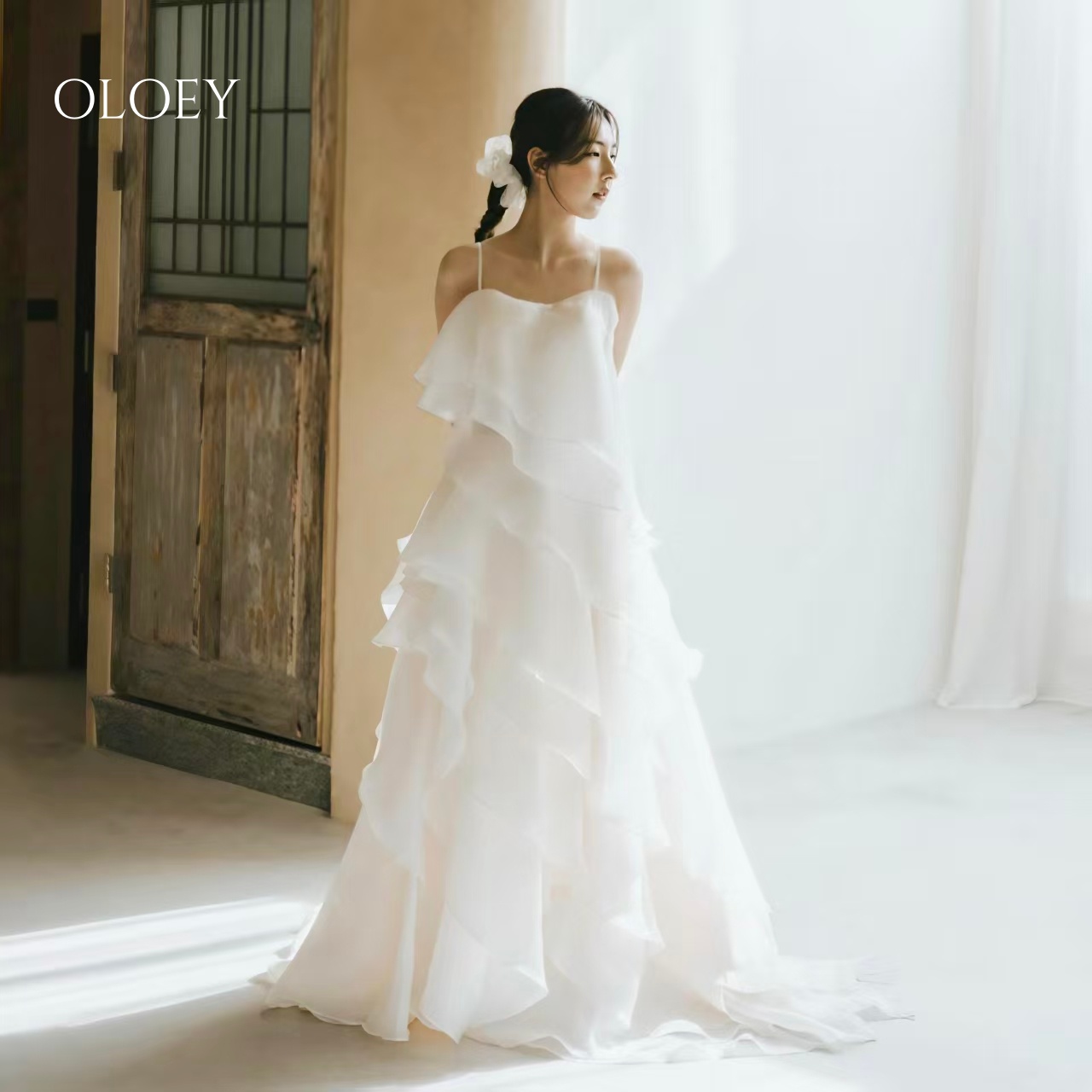 OLOEY カスタマイズされたティアードウェディングドレスコルセットバックスイープトレインオーガンザ A ラインブライダルガウン韓国写真撮影ドレス Customzied