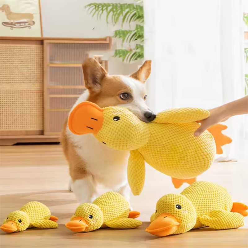 犬と一緒に寝ている犬は、小さな黄色いアヒルの退屈を和らげるためにハグアヒルのおもちゃを抱きしめてペットインタラクティブぬいぐるみペット用品