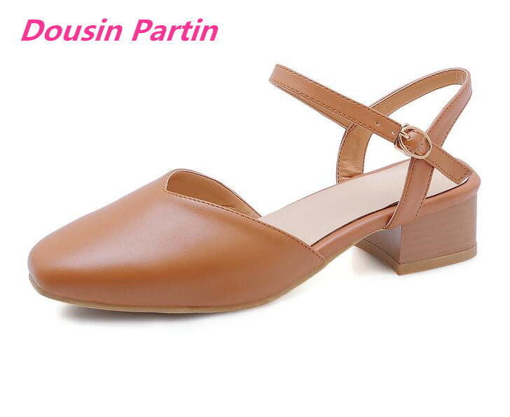 Dousin Partin 2019 女性の靴ラウンドトゥ Pu レザーカジュアル女性パンプススクエアヒールバックルツーピースベージュレディースパンプス
