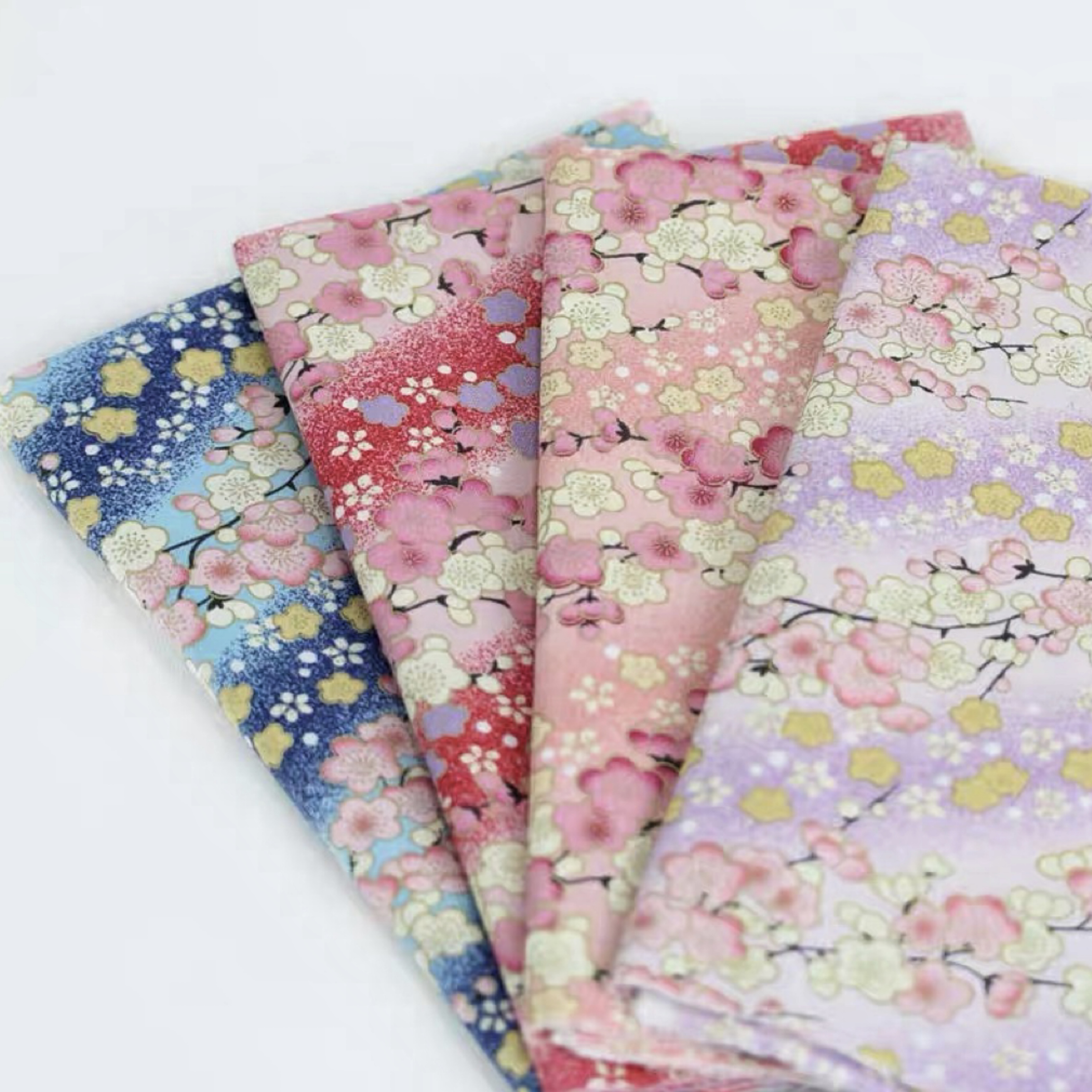 高品質の綿ベースの桜をテーマにしたプリント生地、ファッションアパレル作り、家の装飾、DIY手芸に最適です。