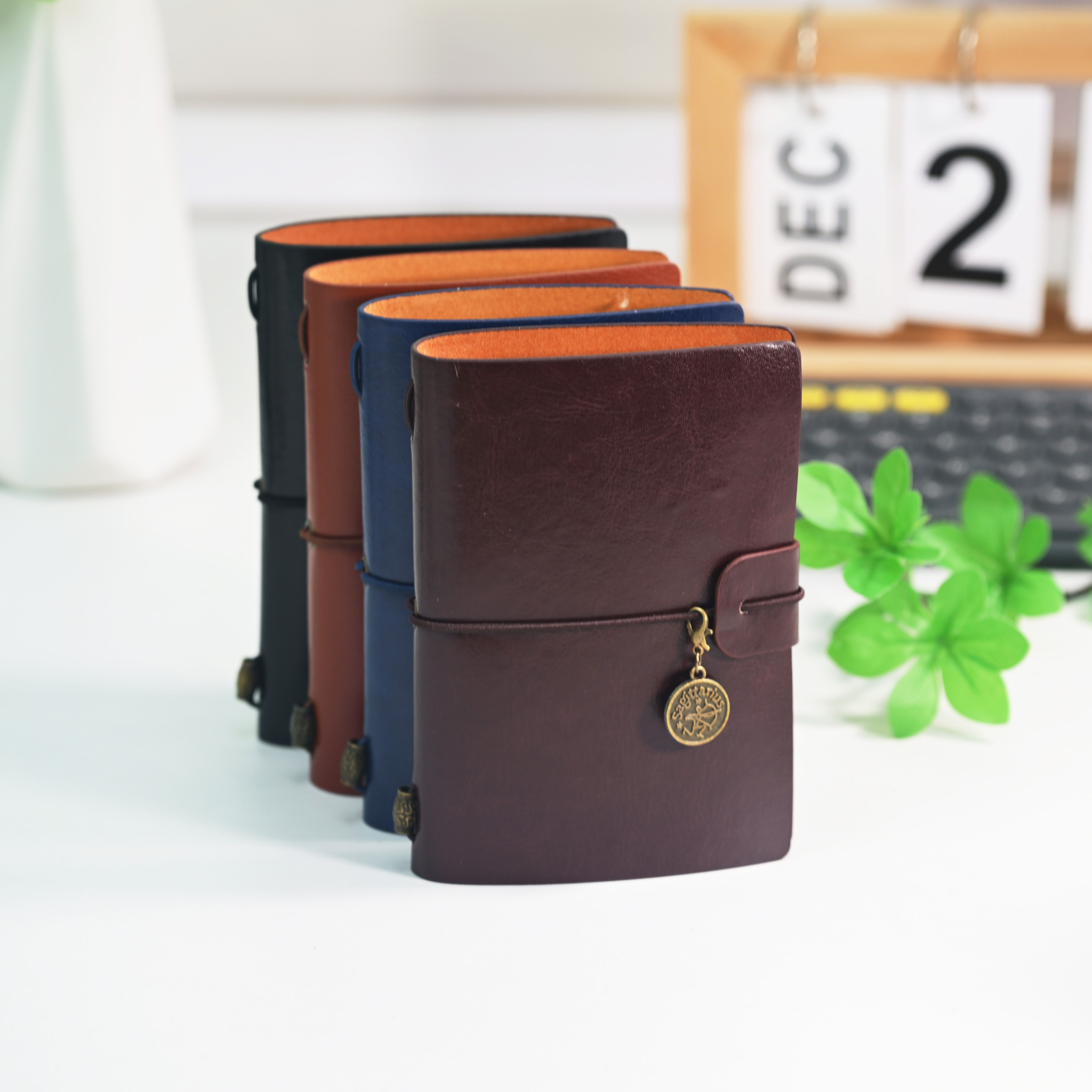 ミニA7 ヴィンテージPUレザー トラベルノート 10×14cm、合計128ページ、罫線入り64ページ、クラフト紙リフィル64ページ、ポケット付きストリングラップジャーナル
