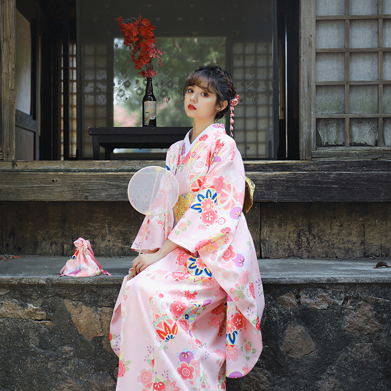 日本の女性の浴衣改良された着物ローブ写真撮影ドレスコスプレ衣装ピンクカラーフラワープリントヴィンテージ服
