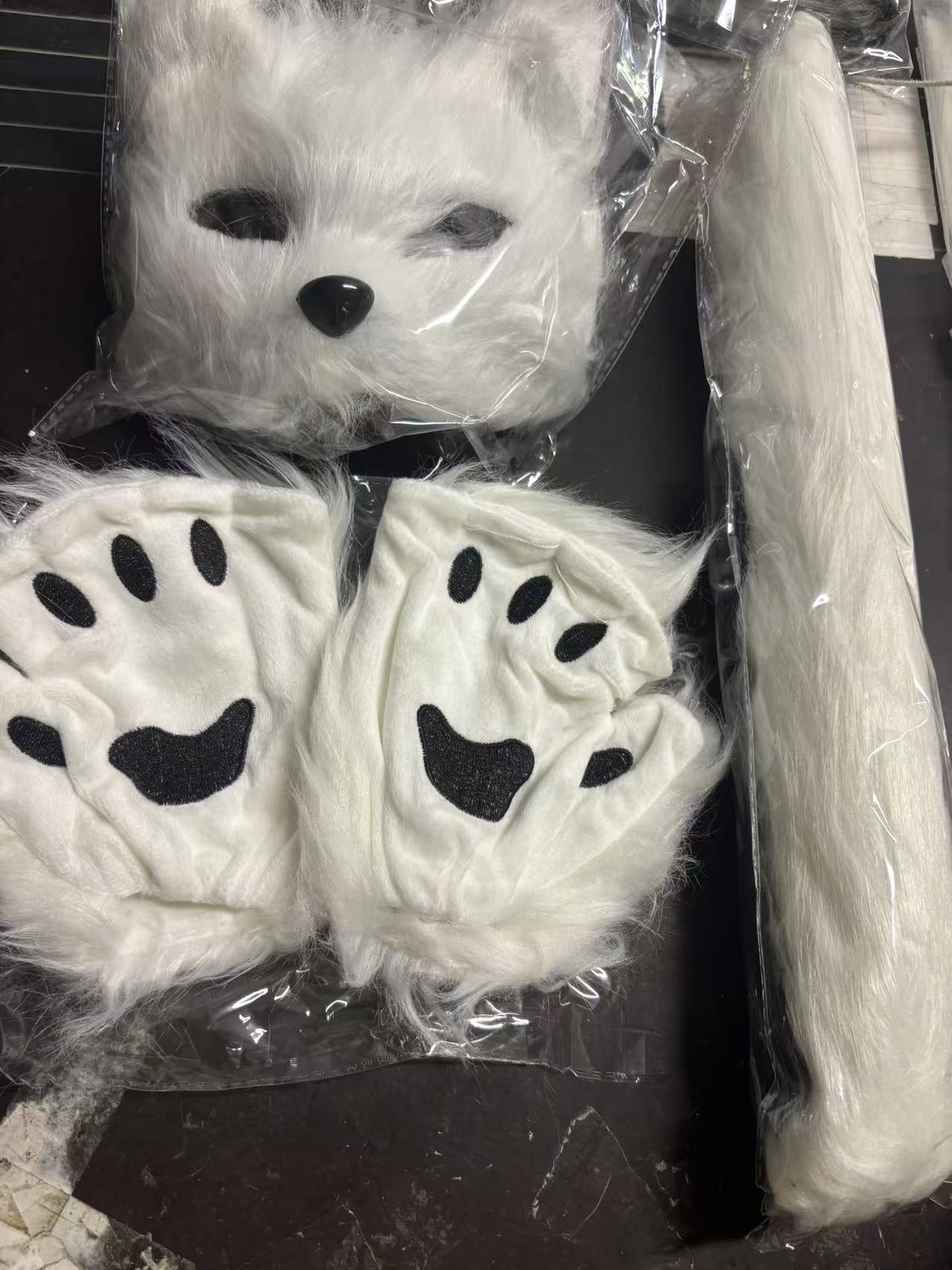 ふわふわの毛皮の尻尾猫足手袋とオオカミ獣医マスクセットハロウィンコスプレ衣装アクセサリーマスクセット
