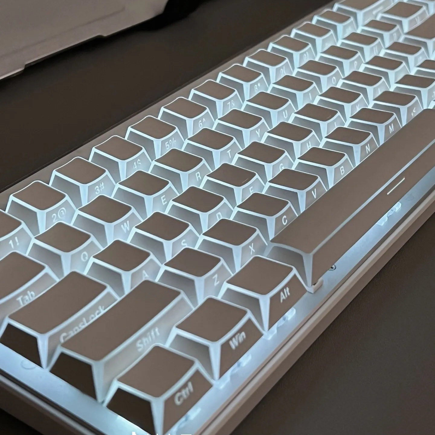 シャドウエッジバックライト付きキーキャップサイドプリントシャインキーキャップチェリープロファイル PBT キーキャップ MX ゲーマーメカニカルキーボード Rakka GT60