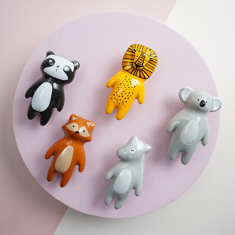 かわいい動物セラミックキャビネットノブ5個パック、ノルディック引き出し取っ手、ネジ付き軽量丸ハンドル(ライオン、キツネ、コアラ、パンダ、D)
