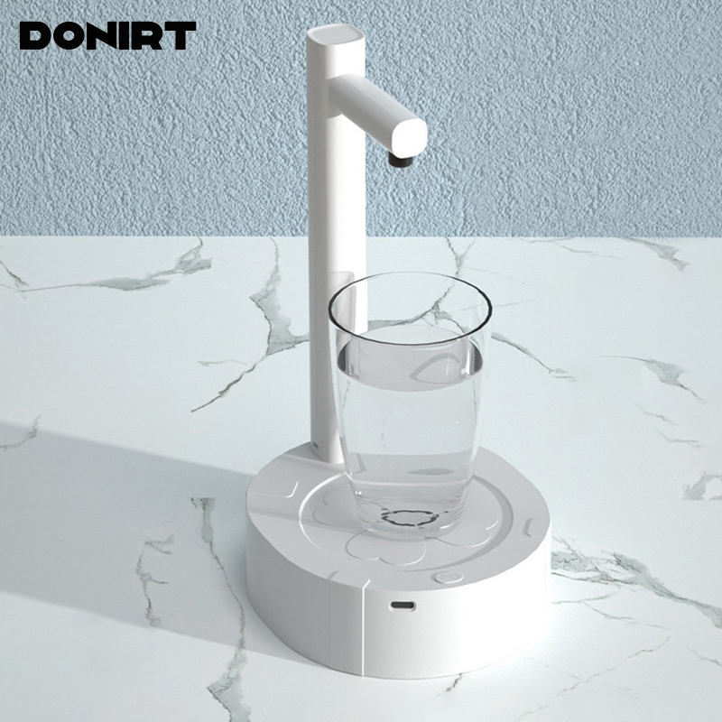 ポータブルデスクトップ電気ウォーターディスペンサー充電式ボトルバレルガロンポンプ自動飲料水マシンジュースディスペンサー