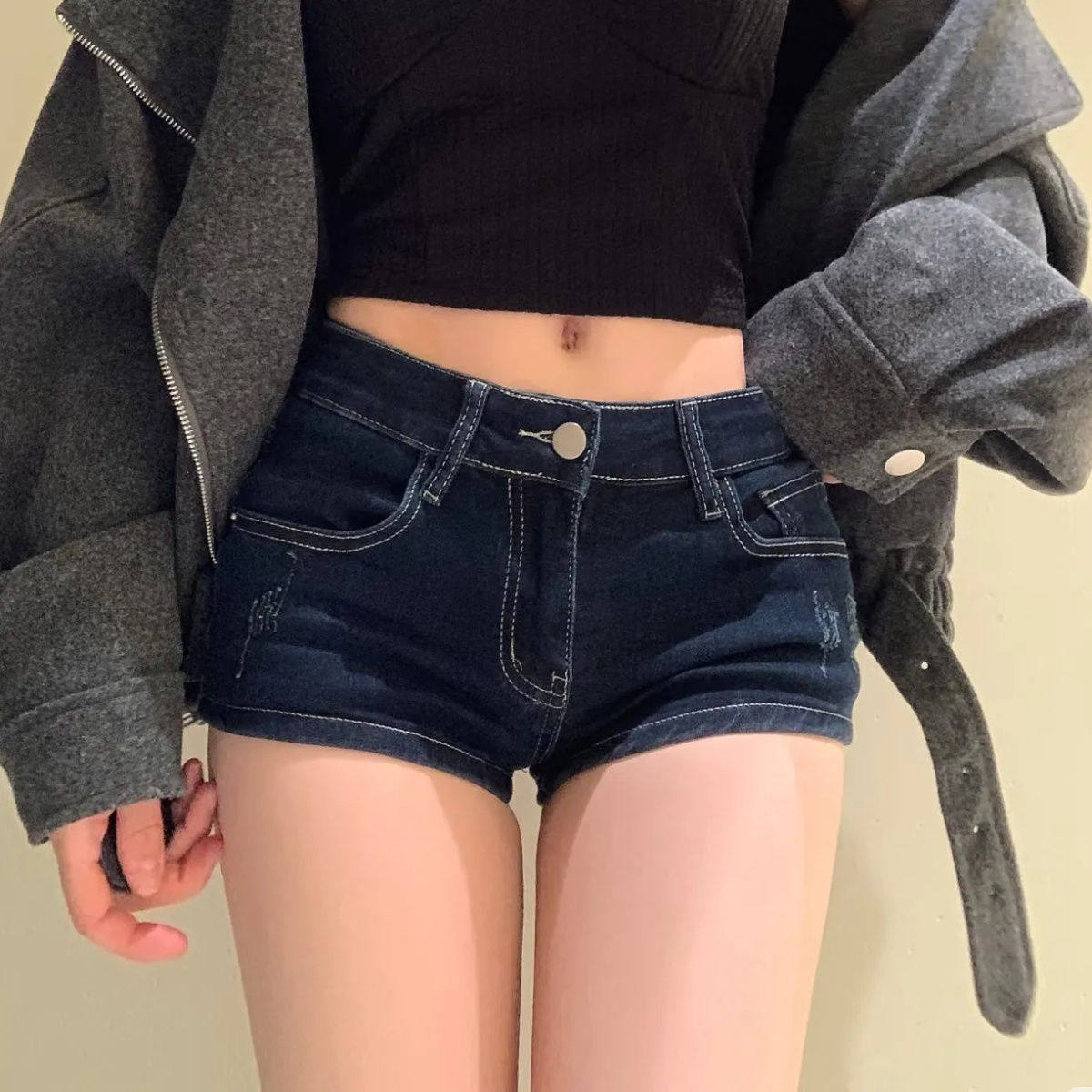 女性の Y2K ヴィンテージローライズデニムショーツスリムフィットミニサマーホットパンツポケット付き女性ディープブルーストリートジーンズショーツ