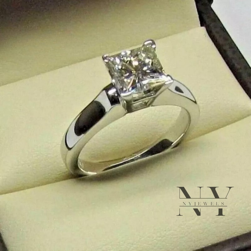 1.5CT モアサナイトと証明書付きの S925 シルバー リング。男性にも女性にも適しており、パーティーやクリスマスに最適です。
