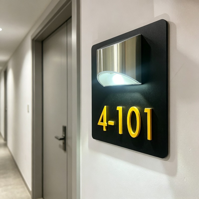 カスタムモダンなシンプルな 3D アクリルソーラー LED 番地プレート発光デジタル屋外防水自宅住所壁看板