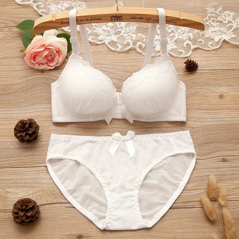 ガールスウィートワイヤレスブラジャーレースの弓下着セット通気性小さな胸 Bralette トップブリーフ女性のためのティーンガールランジェリースーツ