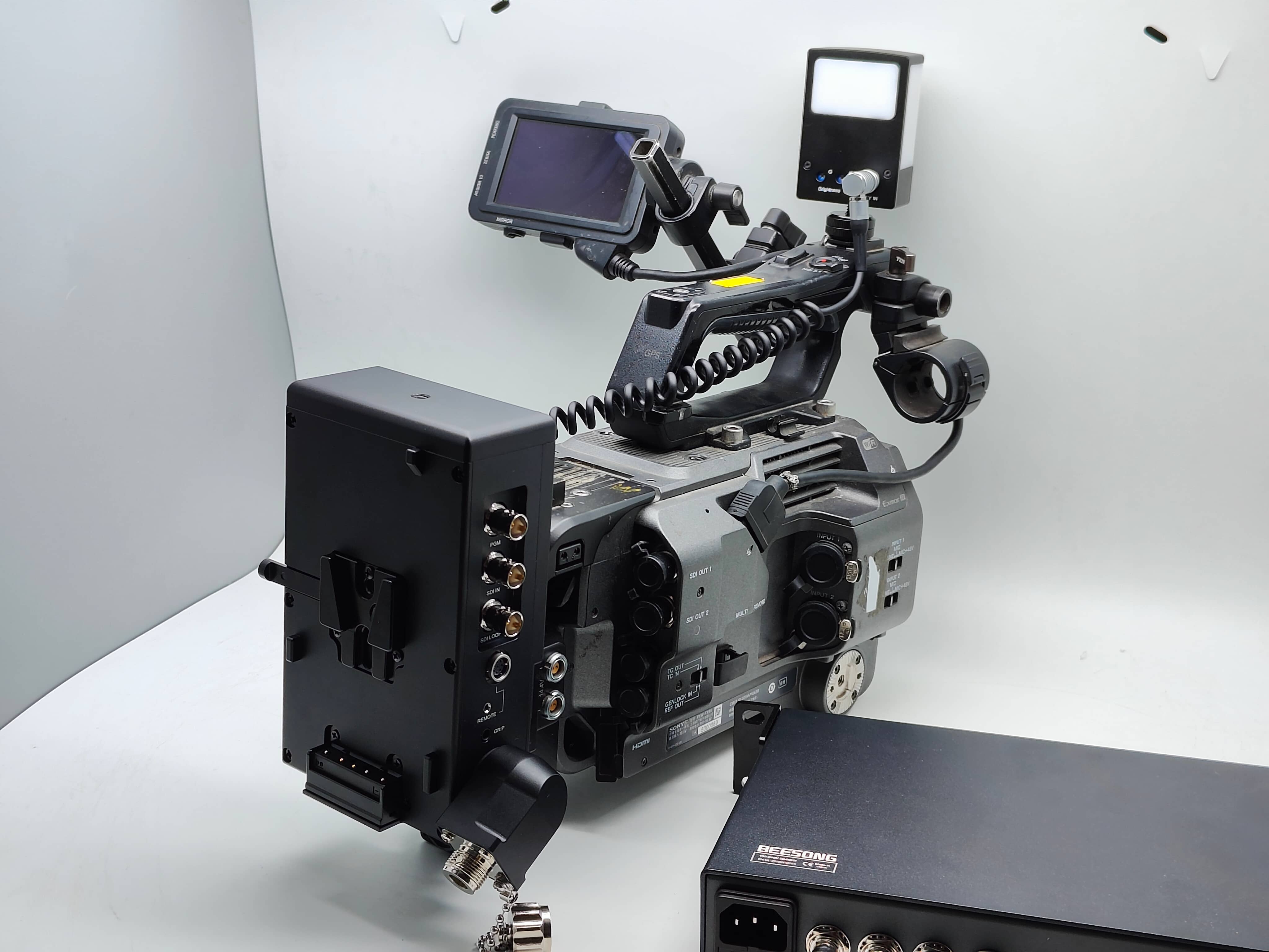 ライブ イベント、ENG、ESP 用の 12G EFP からファイバー カメラ システムへ (カメラ光学アダプターおよび CCU を含む)