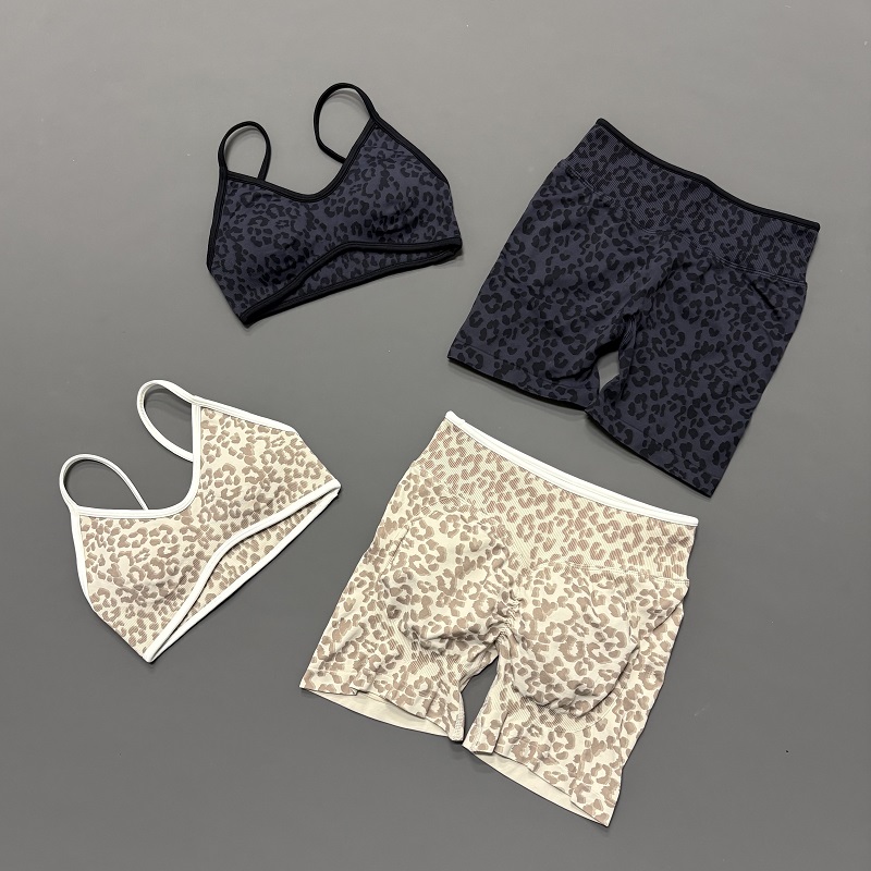2 ピースヒョウ柄スポーツセット女性シームレスヨガブラ