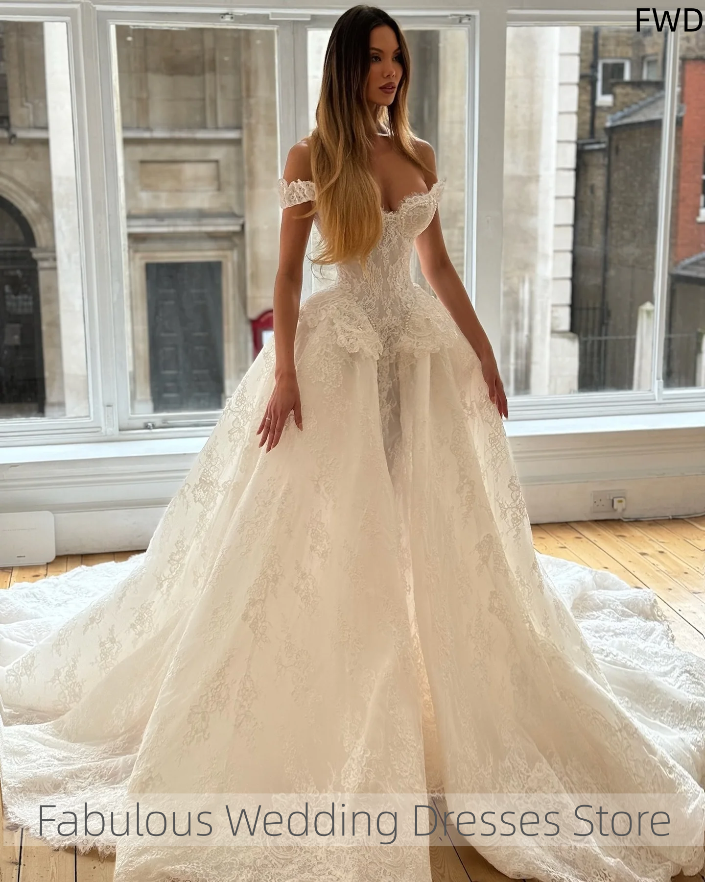Customzied 優雅なウェディングドレス高級レースコルセット結婚式による教会ボールガウンドレスウェディングドレス