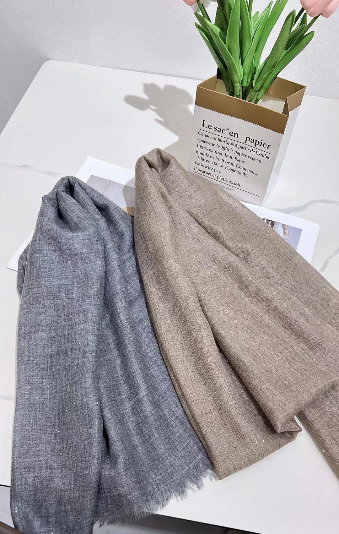 豪華なシマーカシミアの軽量ショール