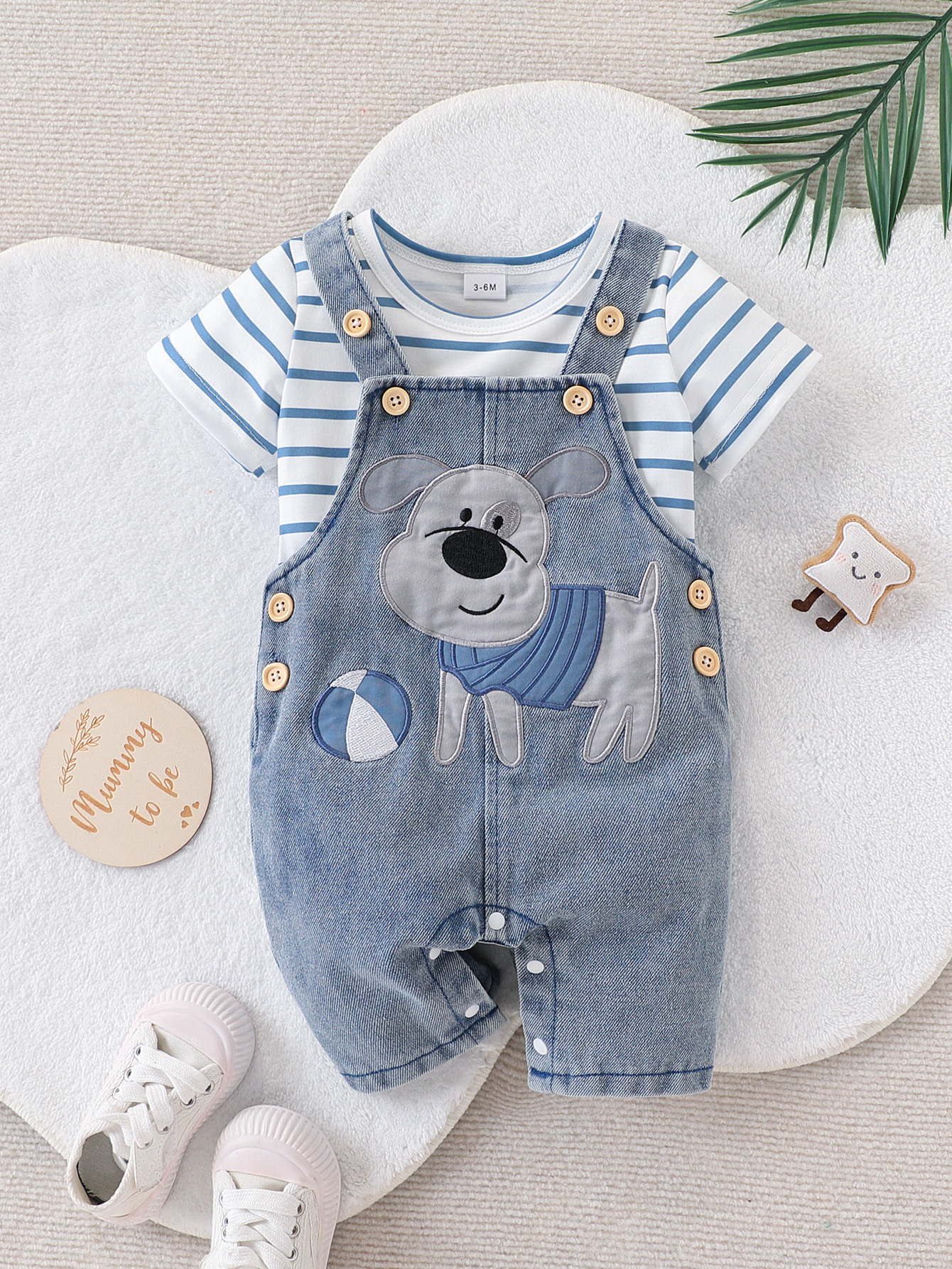 男の子の赤ちゃんのストライプの T シャツ漫画のクマのデニム オーバーオール セット、かわいい夏のカジュアルな服装、外出用