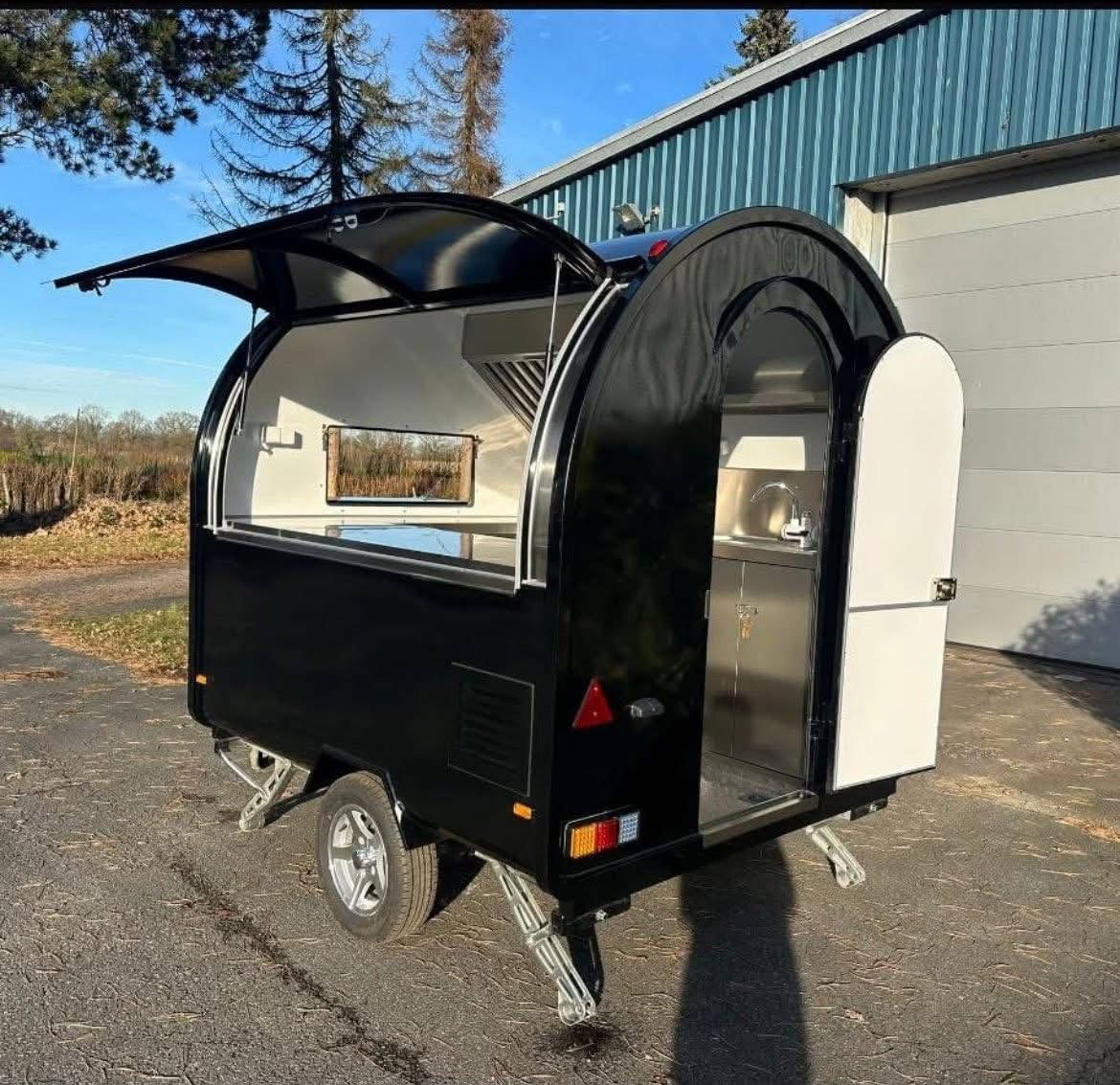 Customizable White Mobile Street Food Truck Trailer Small Size for Coffee Mobile Bartending Horse Specialty Food Vending