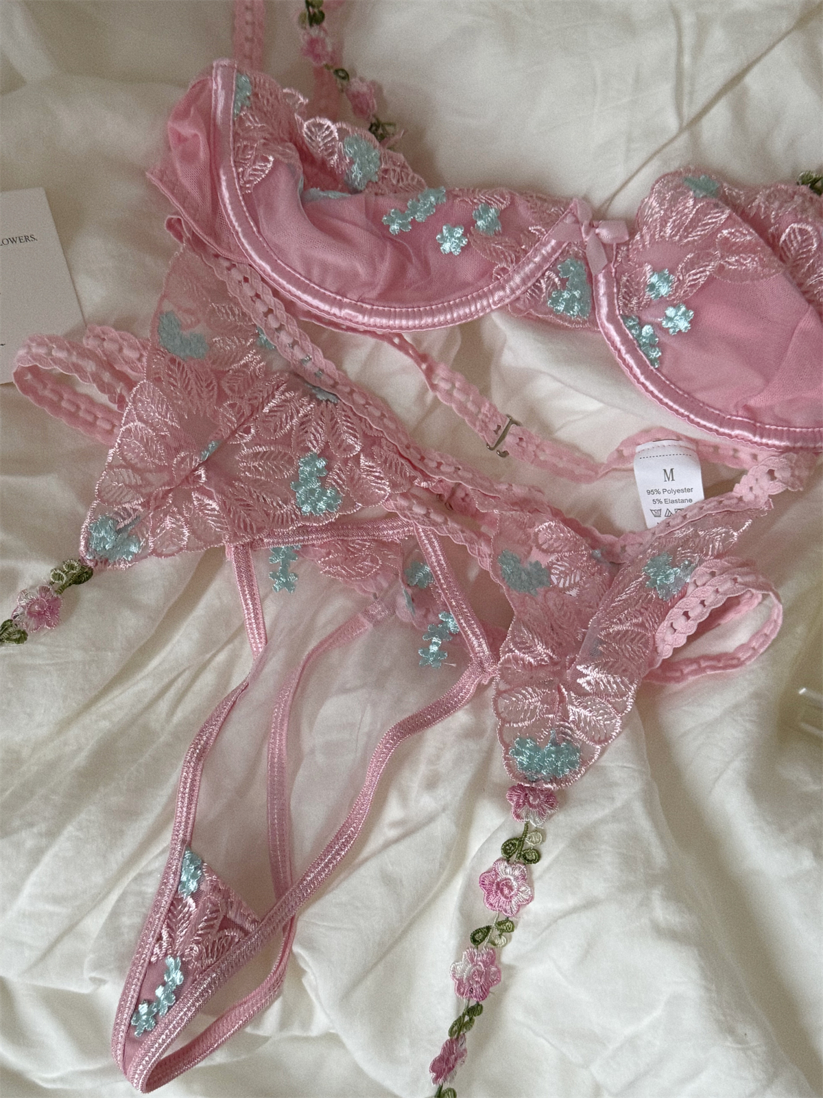 絶妙な美容重工業下着セクシーなレース刺繍花ランジェリー女性フレッシュレディ 3 ピースブラセット