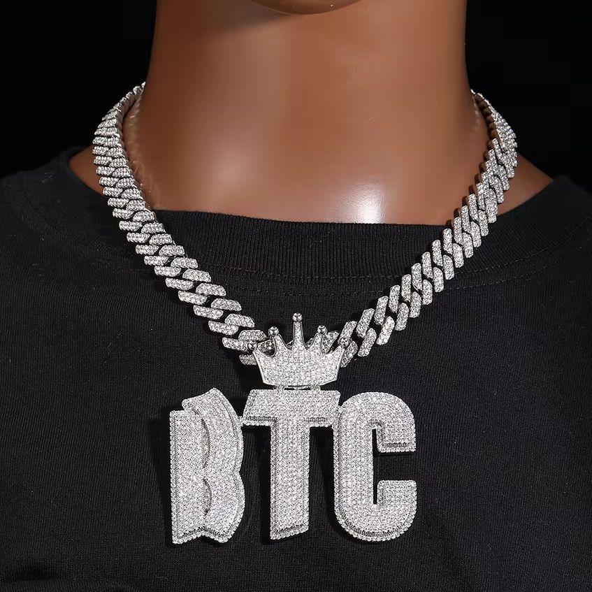 ヒップホップアイスアウト CZ カスタムクラウンバックルネームレターペンダントラッパージュエリーキューバチェーンネックレスパーソナライズされたギフト女性男性のための