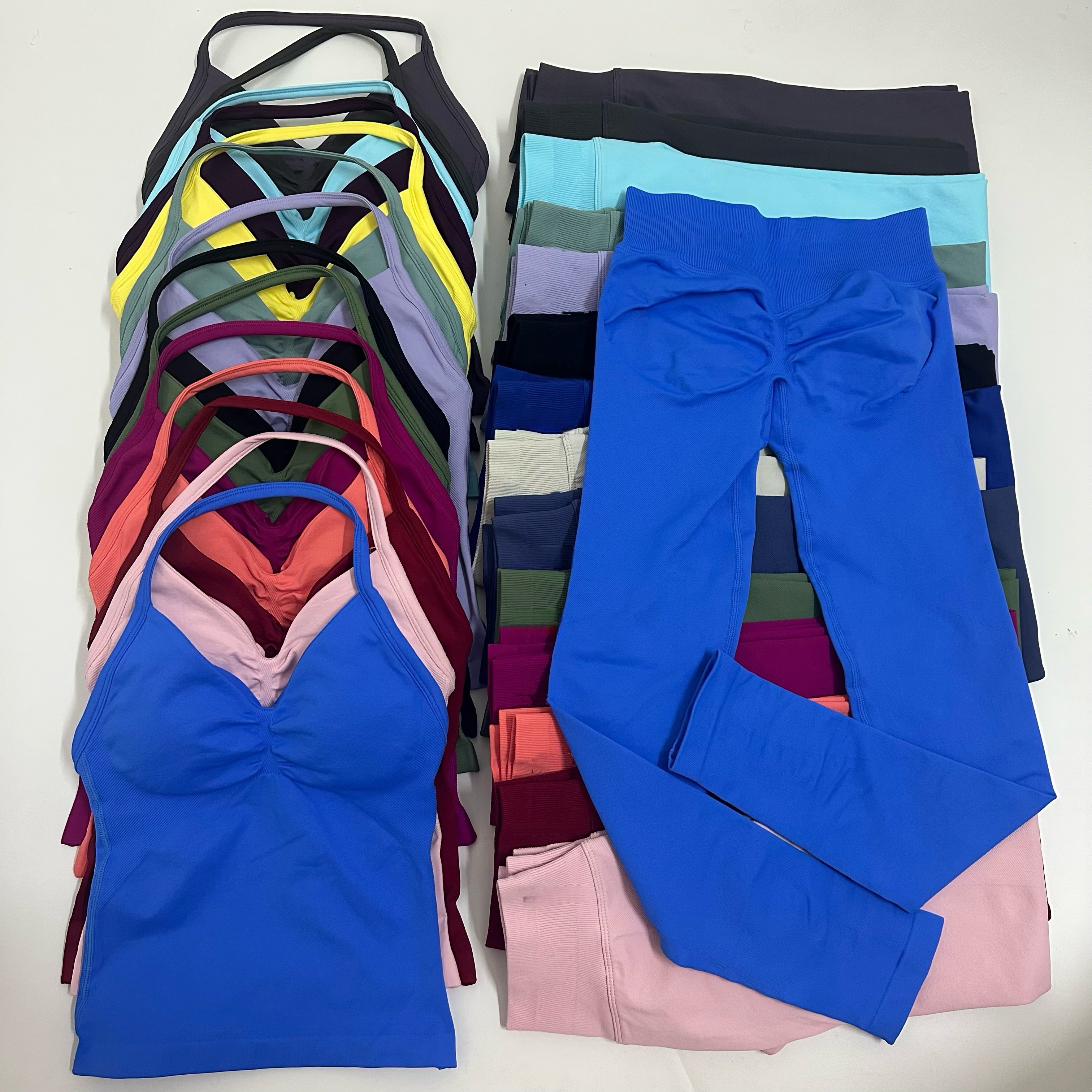 ロゴなしレギンスセット女性シームレスヨガセットフィットネス服うずくまるジムレギンスパッド入りタンクトップワークアウト衣装スポーツウェア
