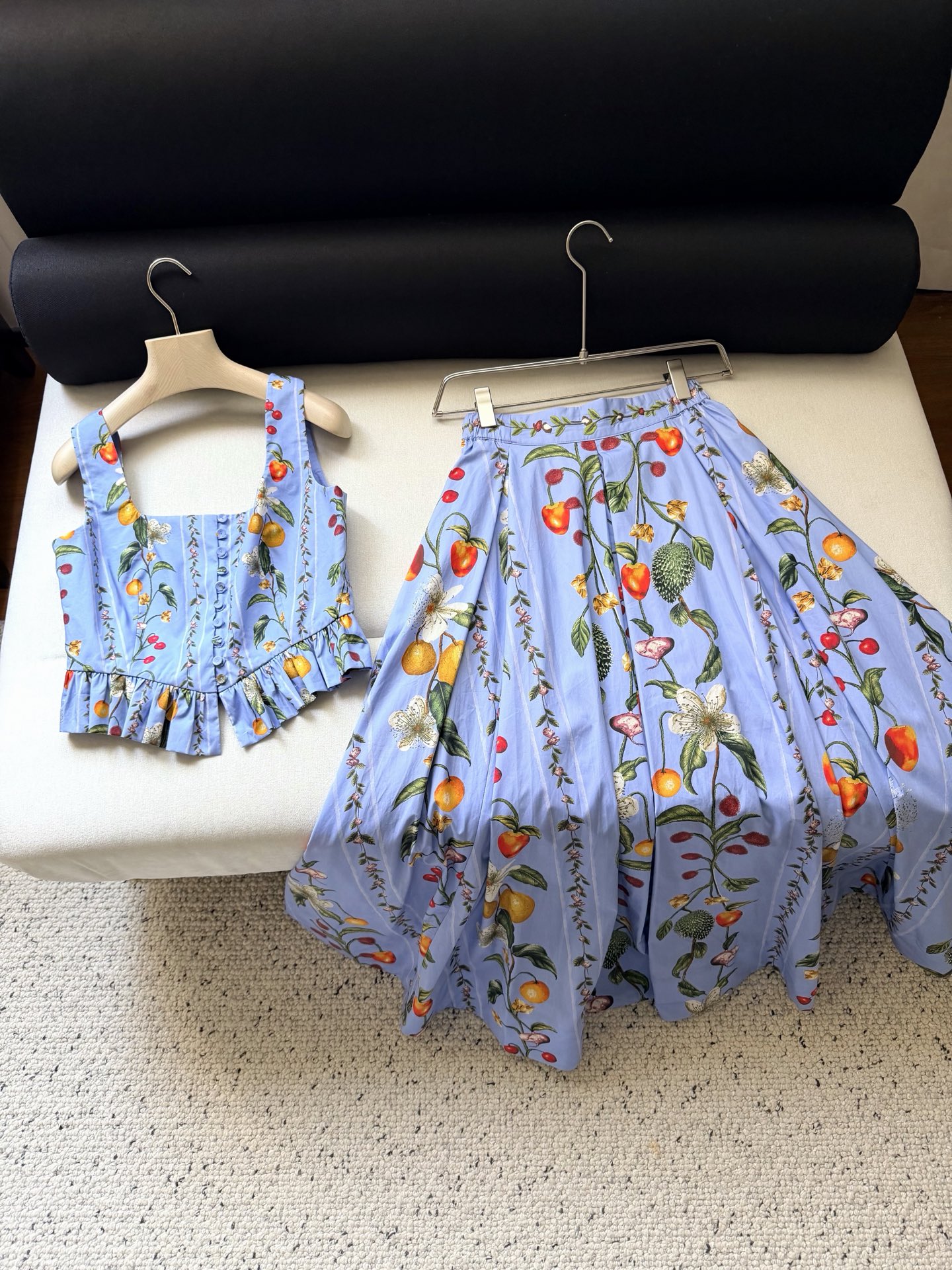 フルーツフラワープリント女性ブルーセットシングルブレストスクエアカラーノースリーブベストトップ刺繍ハイウエストロングスカートスーツ