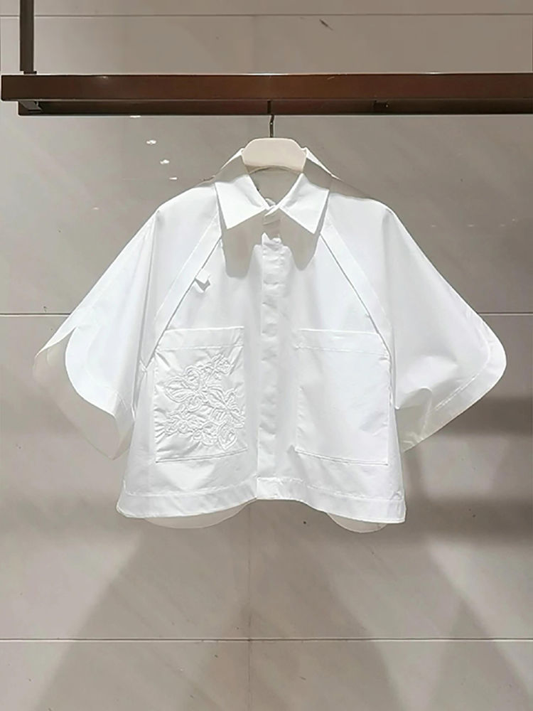2025 夏ショートブラウス半袖刺繍半袖トップフリップカラールーズバットスリーブ白シャツ女性のための