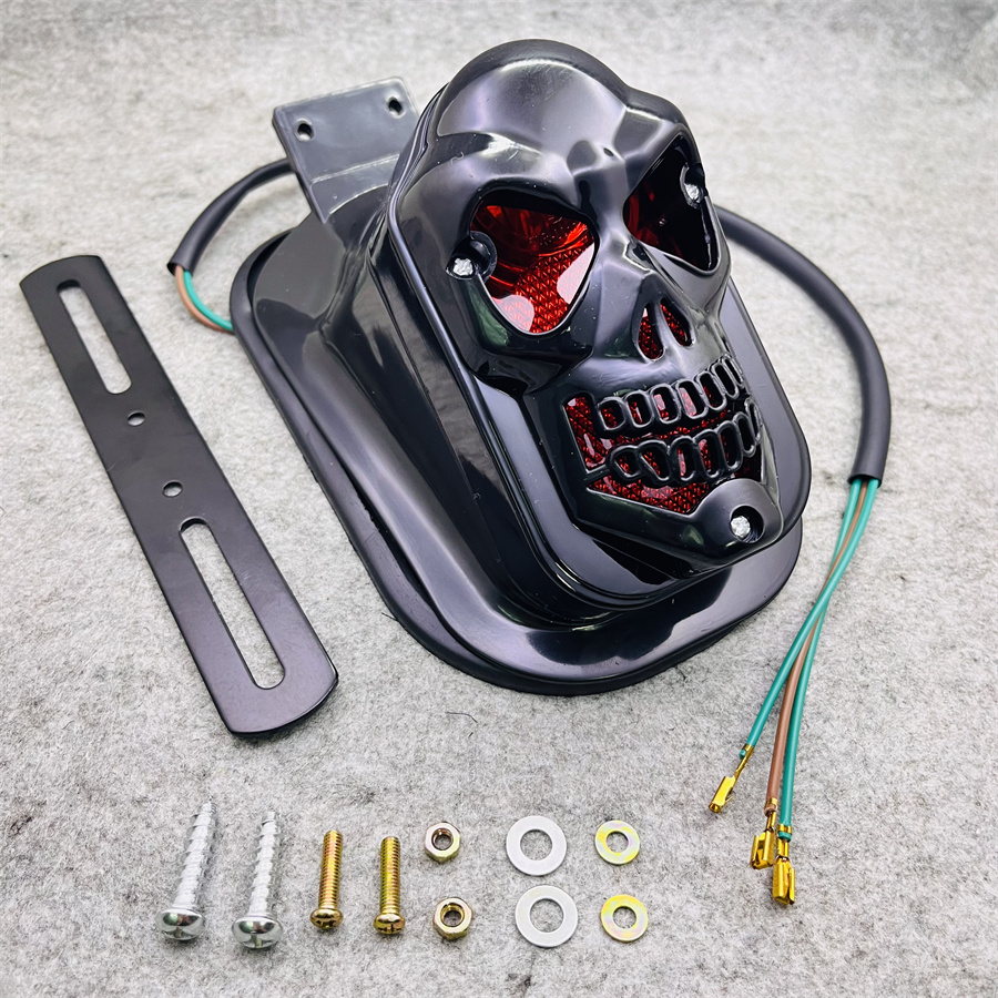 Yecnecty ブラックスカルオートバイリアライトモトブレーキランプスズキチョッパー用、12V 20W バイクテールライトカフェレーサー用