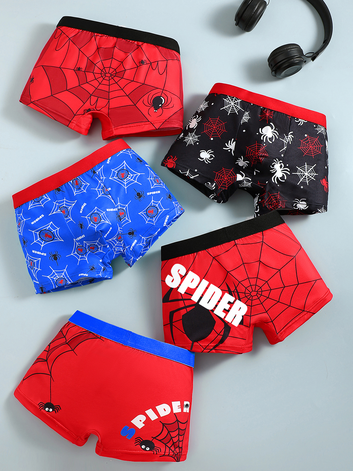 スパイダープリントの男の子用下着5枚混合パック、漫画のデザイン、柔らかく快適、カジュアルでクールなストリートスタイル、4～10歳の男の子用