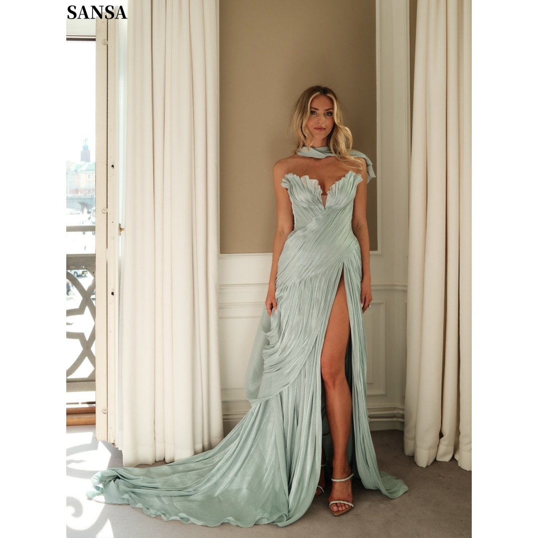 Sansa カスタマイズされた 2026 豪華なミントグリーンのストラップレスプリーツシフォンガウンとマッチングスカーフハイスリットフォーマルイブニングプロムドレス