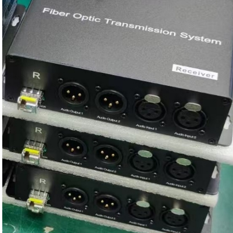 SFP LC ファイバーコネクター付きラインレベルオーディオ 2 CH バランス XLR 双方向光ファイバーコンバーター