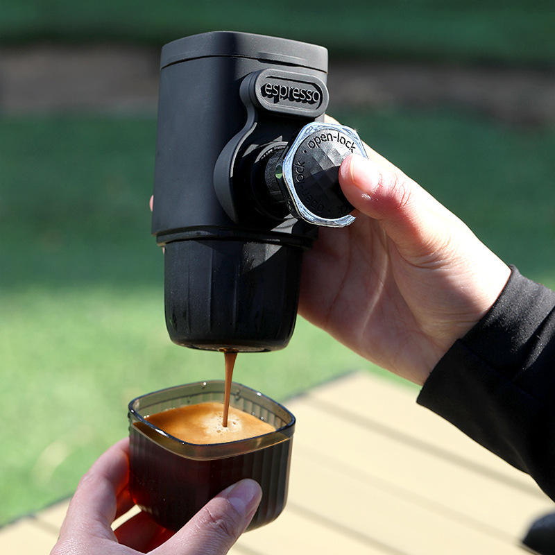 小型 2 in 1 ポータブル手圧コーヒーメーカー カプセル挽いたコーヒー アウトドア 旅行 キャンプ 家庭用