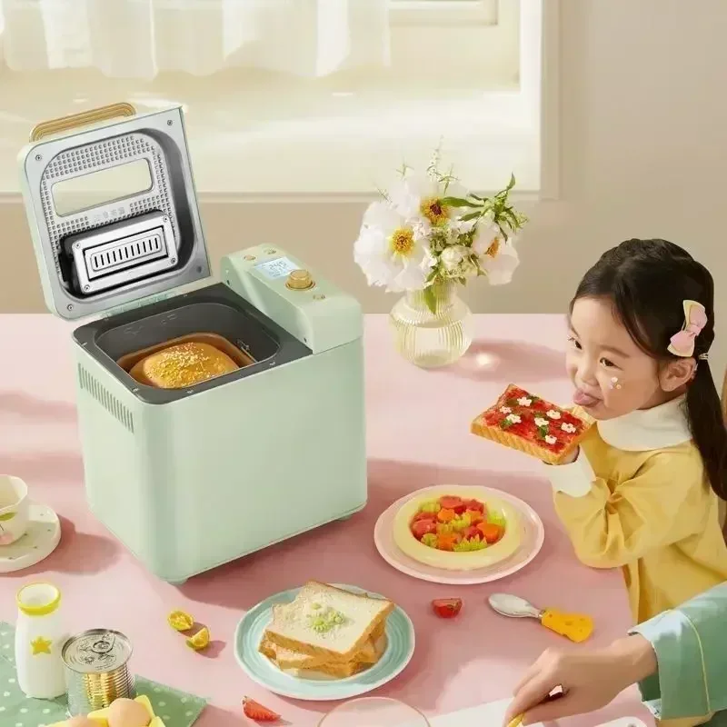 朝食のトーストやホットサンドに最適な、こねて発酵を自動で行う多機能製パン機です。