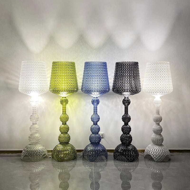 イタリア Kartell リビングルームフロアランプデザイナー、芸術的な装飾、くり抜かれたインターネットの有名な装飾品、Ins スタイルのベッドルーム L