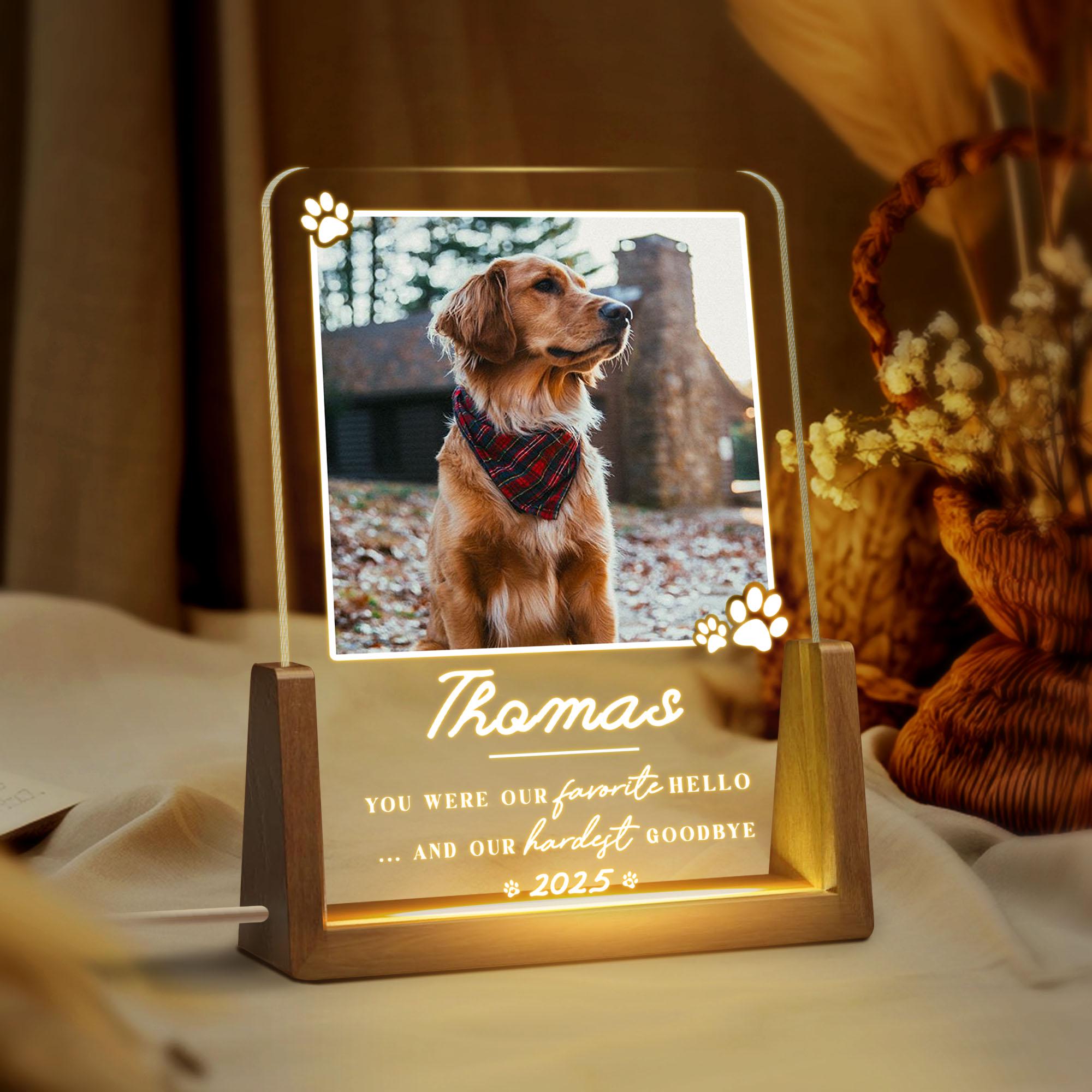 犬用パーソナライズされたフォトフレーム LED照明付きマルチフォトプラーク 愛犬の人生の旅路を記念するユニークなメモリアルデコレーション