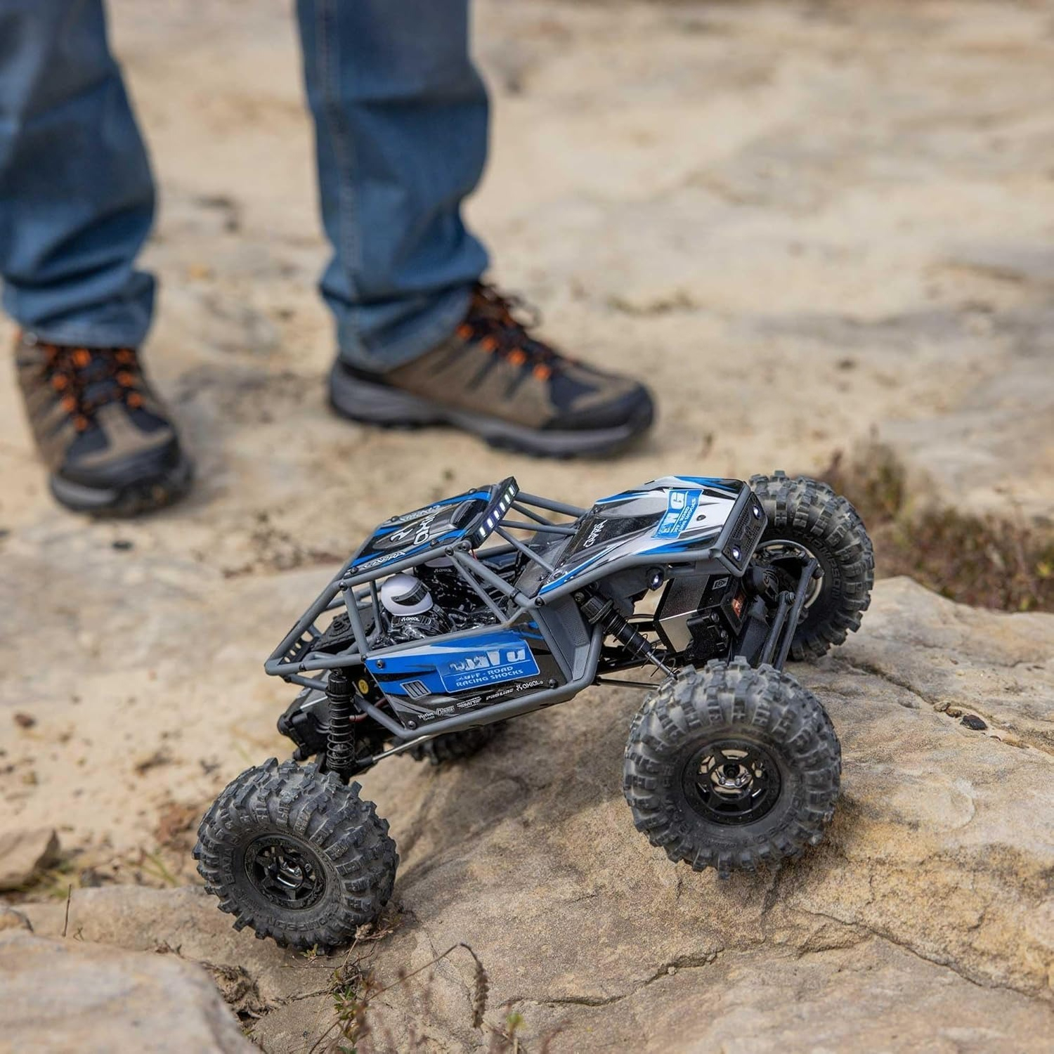 1/18 4WD 4WS Capra すぐに実行できる電動 RC ロック クローラー トラック ブルー ガーデン家具セット