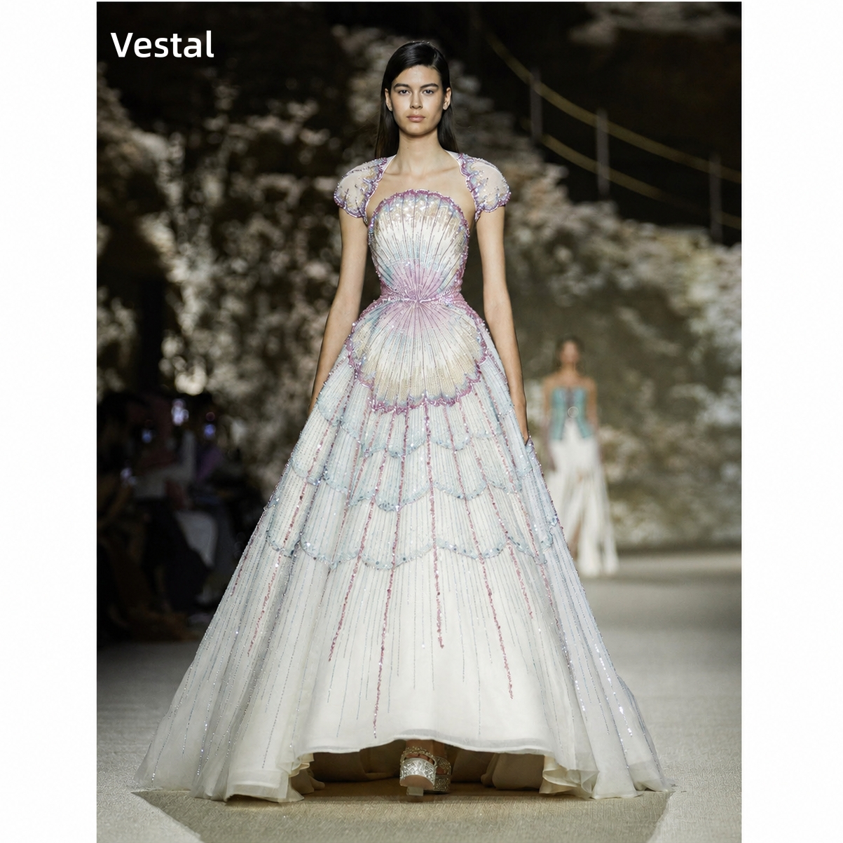 Vestal キラキラビーズウエディングドレス 2026 キンセアニェーラドレス夜会服半袖フォーマルイブニングパーティードレス誕生日カスタマイズ