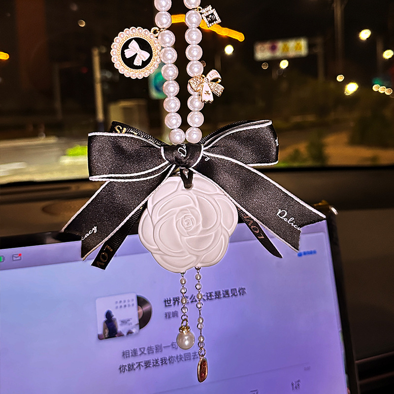 車吊り石膏芳香剤エッセンシャルオイル椿香水車のスタイリング空気清浄機室内装飾飾り