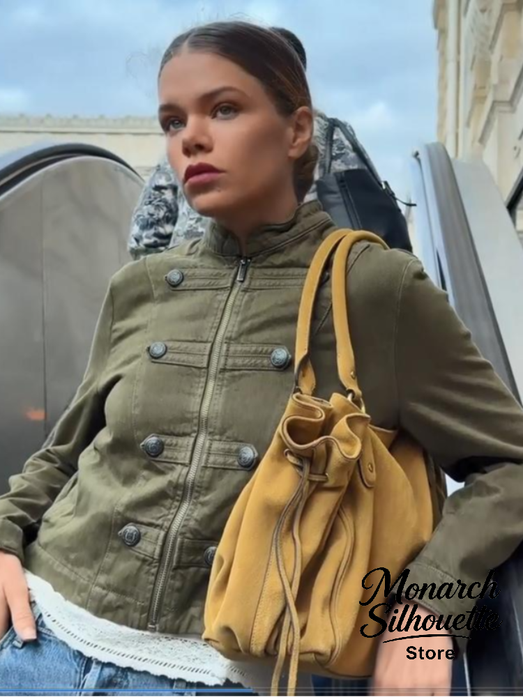 グリーンナポレオンショートジーンズジャケット女性のシックなスタンドカラー長袖ジッパークロップコート 2026 女性秋の新デイリーストリート生き抜く