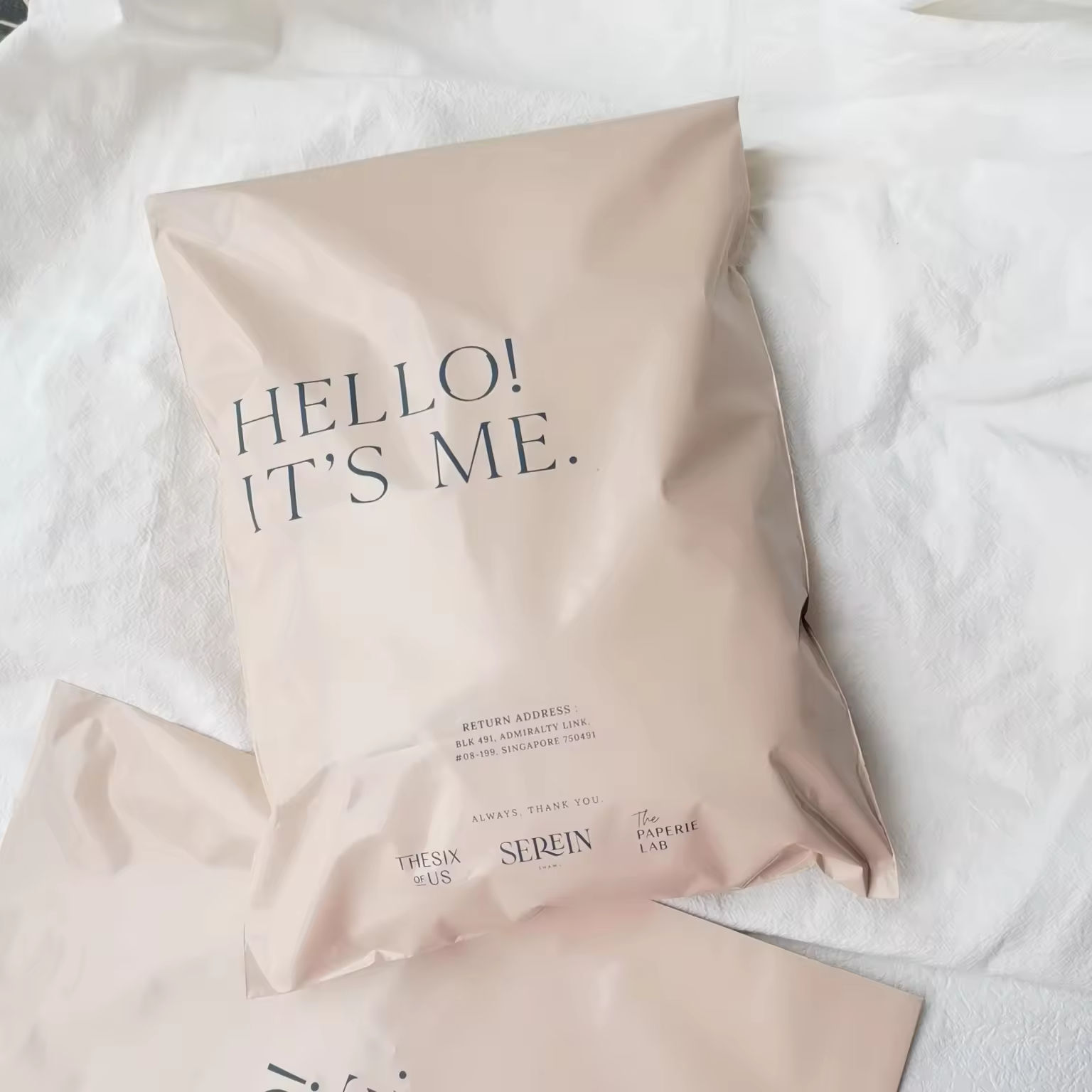 アプリコットマットメールバッグ真新しい素材プラスチックプラスチックギフトバッグ厚いバッグ封筒エクスプレスバッグ印刷会社のロゴスローガン