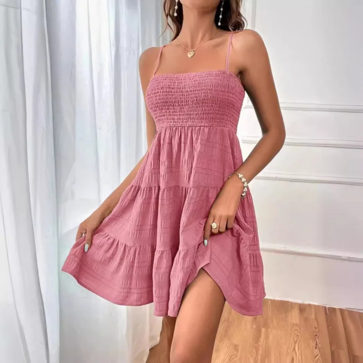 女性のファッションスパゲッティストラップスモックビスチェミニドレスブルーフリルティアードスイングドレス夏カジュアル休暇ビーチウェア