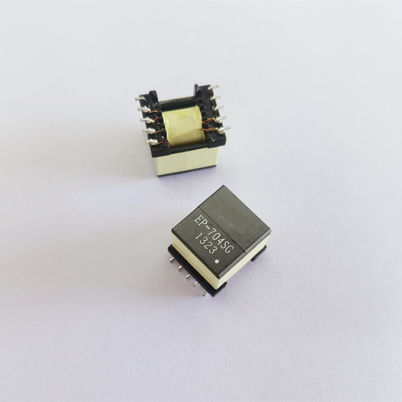 オリジナル新 100% EP13-704SG EP13 SMD 1:1 フライバック電源トランス 13 ワット 36-57 V に 5 V 1.25A 200KHZ 40UH