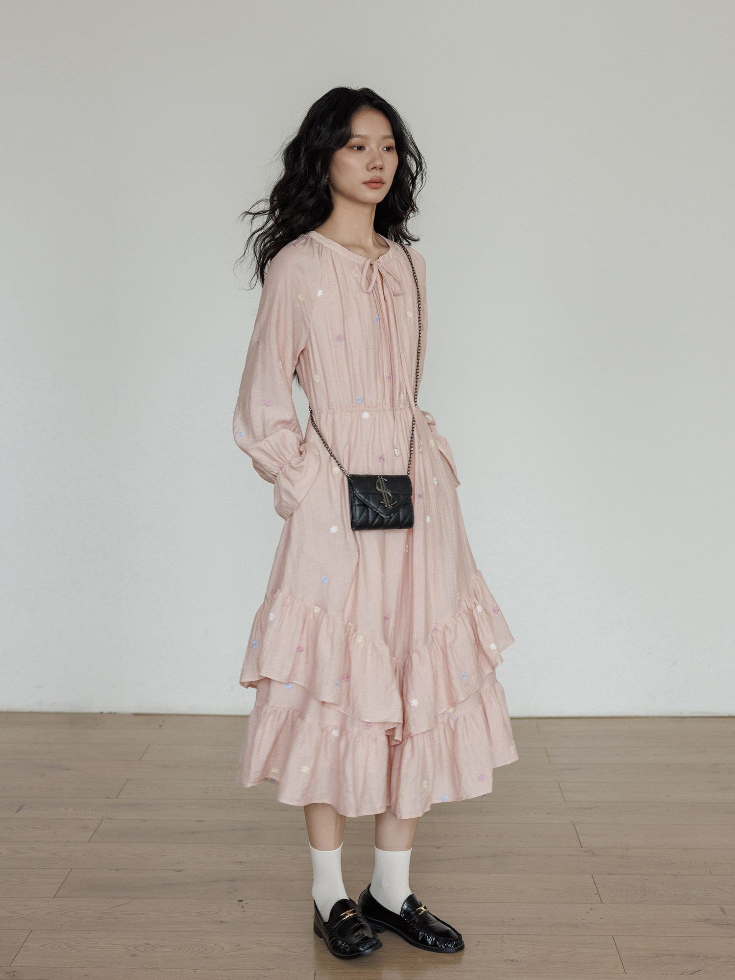 女性刺繍シャツドレスラウンドネックプリンセススタイルドレスフレンチスイートロングドレスカジュアル通勤スリムフィットエレガントマキシドレス