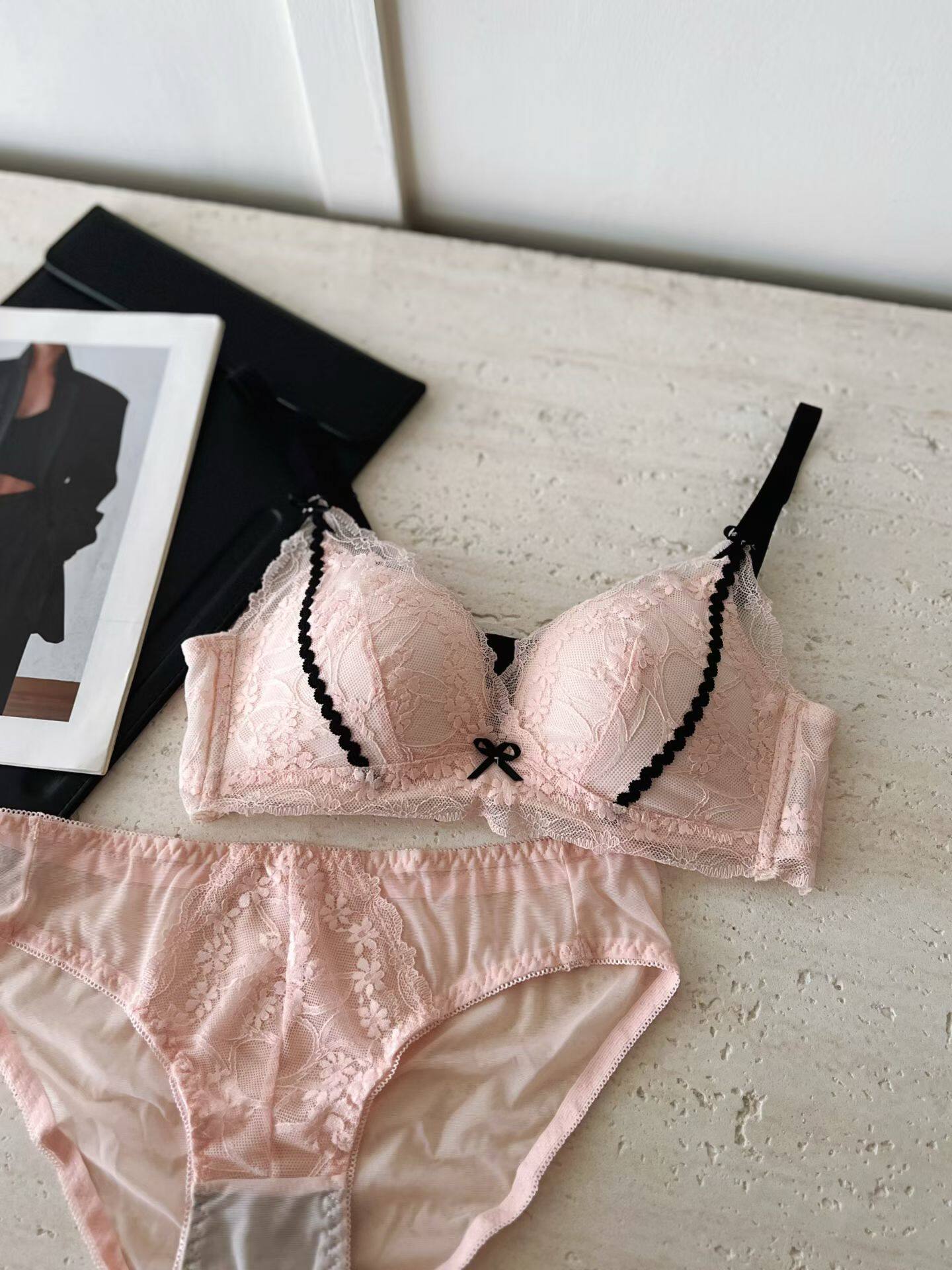 Sexy Pure Desire Style Lace Bra for Women, Wire-Free, Push-Up to Enhance Small Bust, Lift & Anti-Sagging, Comfortable & Seamless